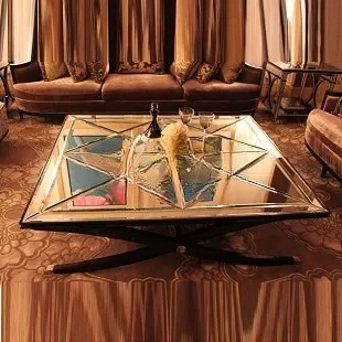 

Стеклянный журнальный столик постмодернистский квадратный столик