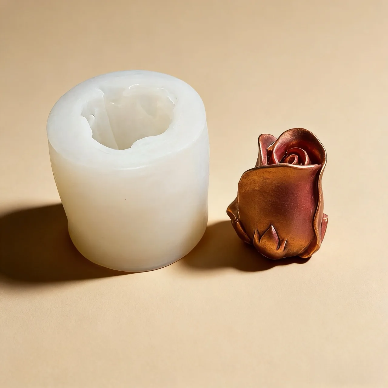 Eine Rosenblume mit Blättern, Silikonform, zur Herstellung von Duftkerzen, Kunstharz, Seife, Ton, Dekorationen, Heimdekoration, Valentinstagsgeschenken – langlebig und leicht zu reinigen; Exquisites