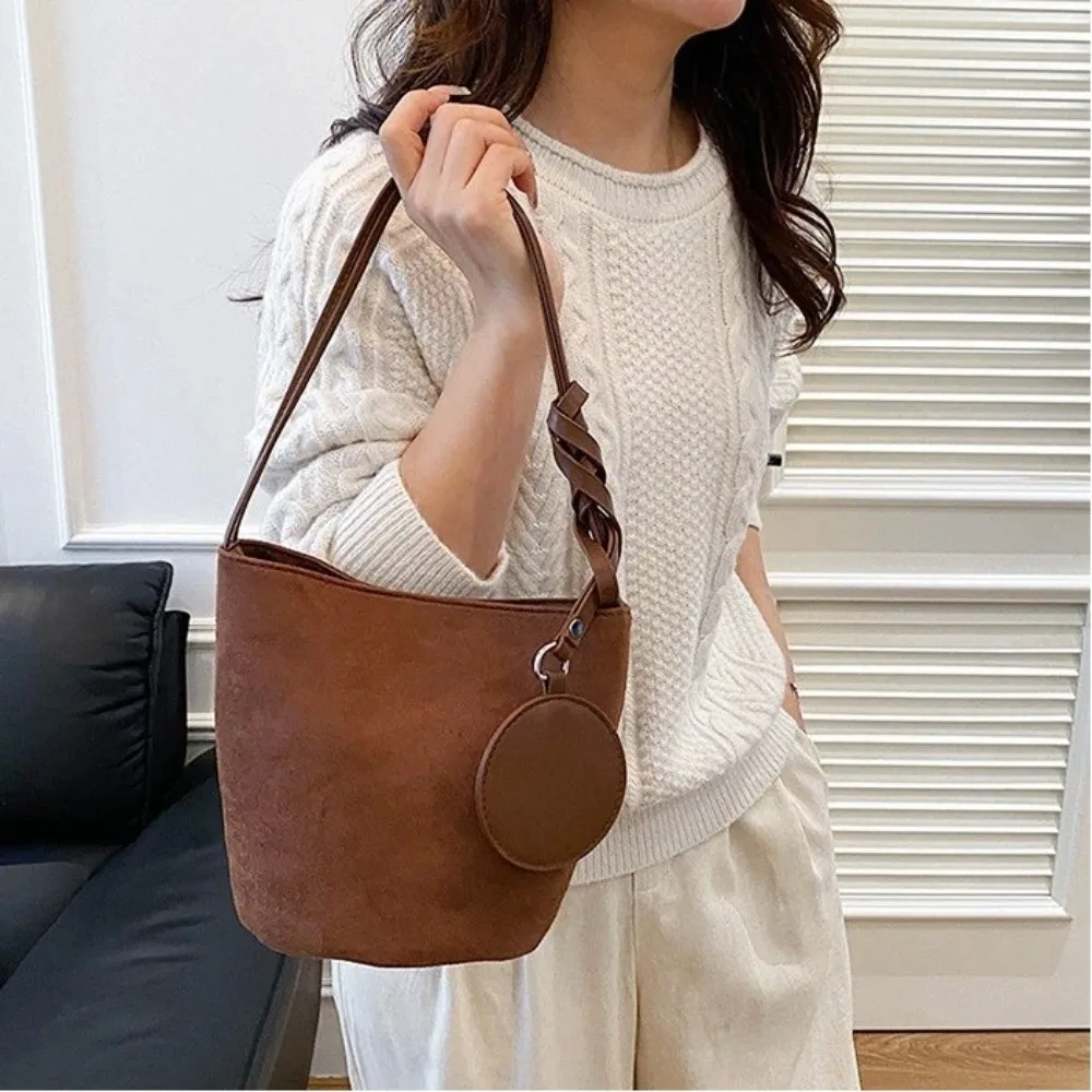 Modische Einfarbige Wildleder-Beuteltaschen mit Großer Kapazität, Schnallenverschluss-Schultertasche, Tragetasche für Damen – Detail 10