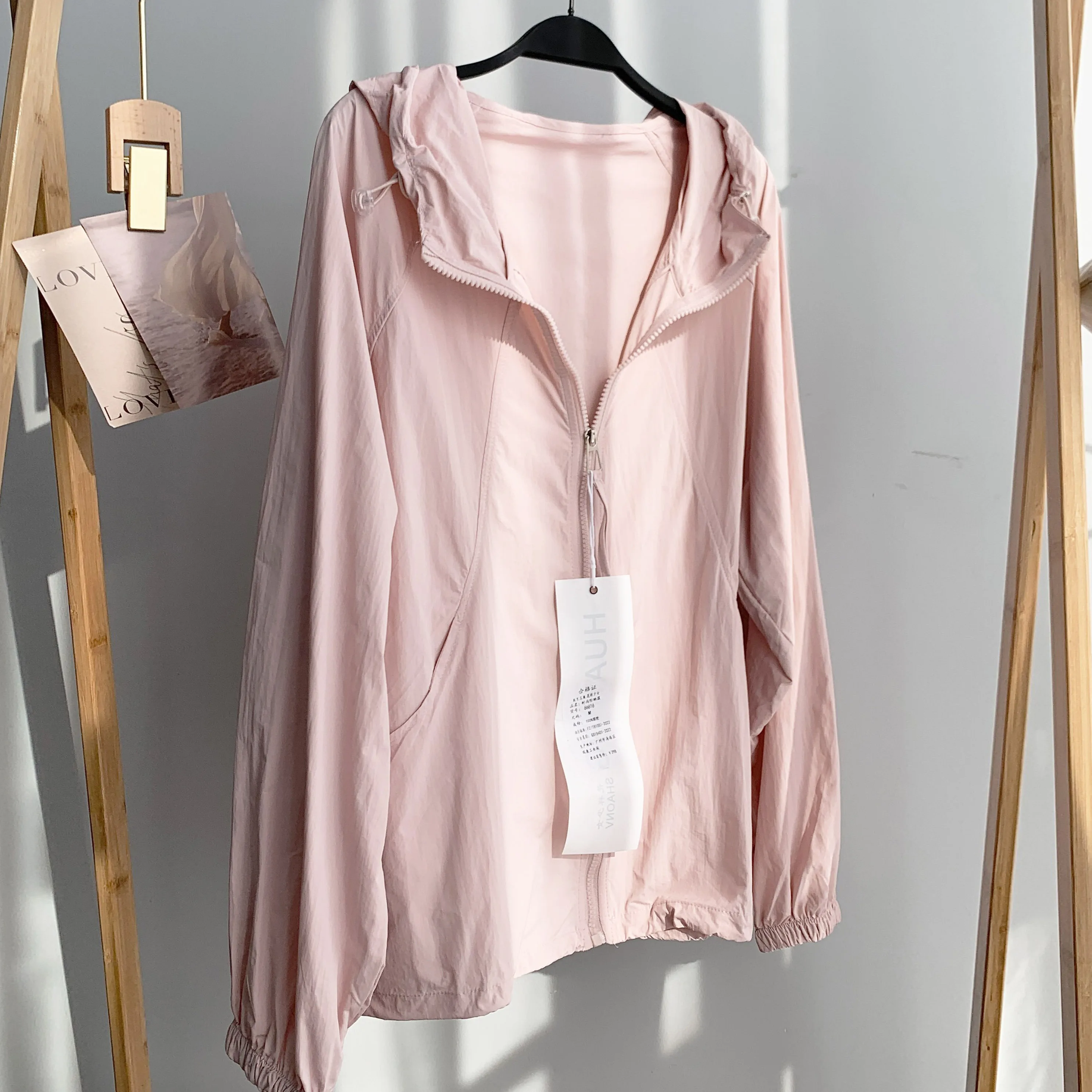 

Розовая легкая свободная женская летняя модная одежда для защиты от солнца с капюшоном в простом рабочем стиле, с рукавами «летучая мышь» и застежкой-молнией