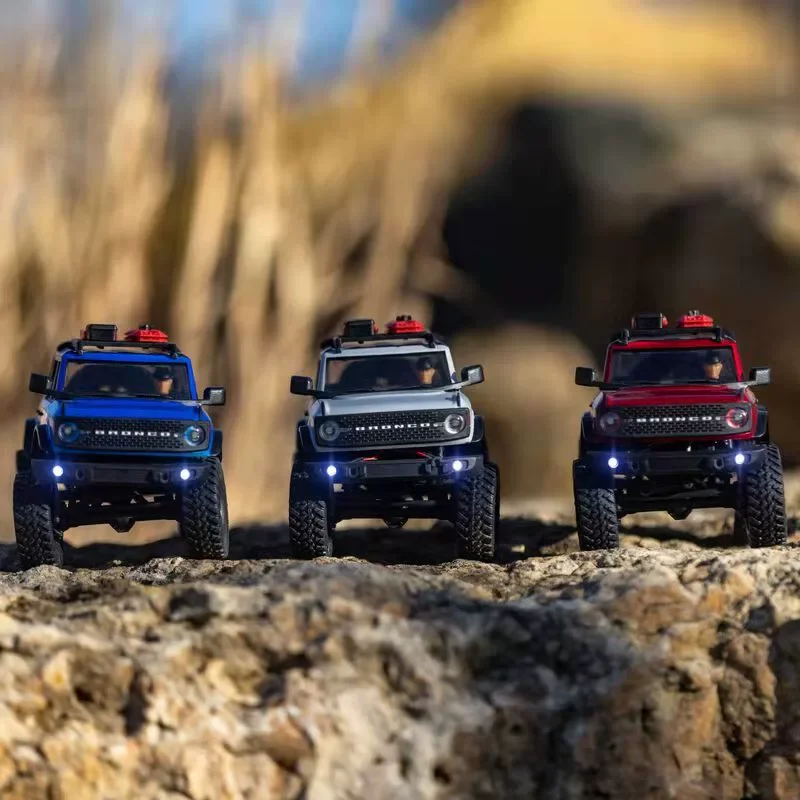 محوري 1/24 فورد برونكو Scx24 مركبة تسلق كهربائية يتم التحكم فيها عن بعد على الطرق الوعرة محاكاة السيارة