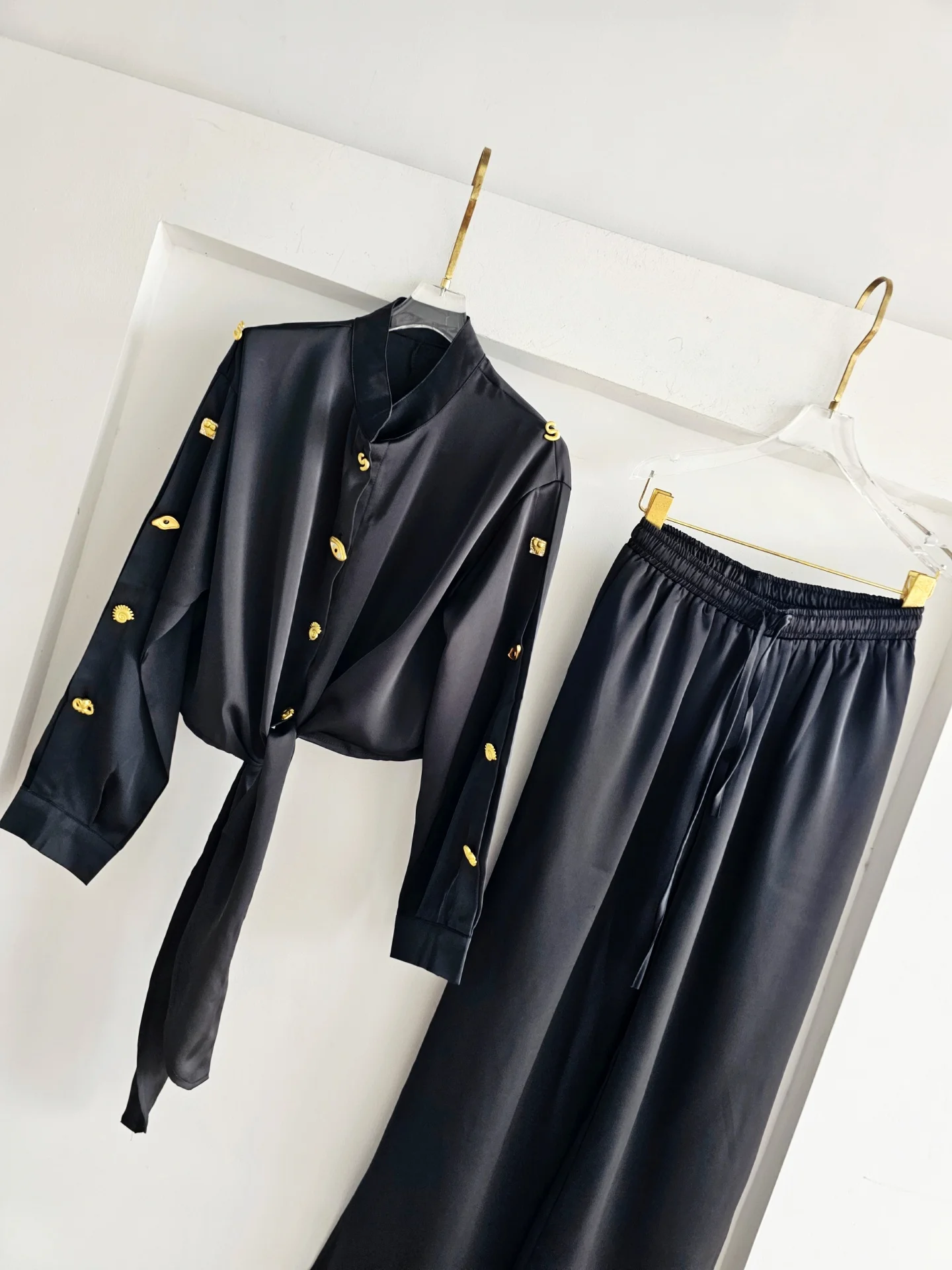 Elegant Shirt Set for Women with Metal Buckle Bow Tie Two Piece Suite Loose Fit High End Feeling Breathable Lightweight Summer image 3