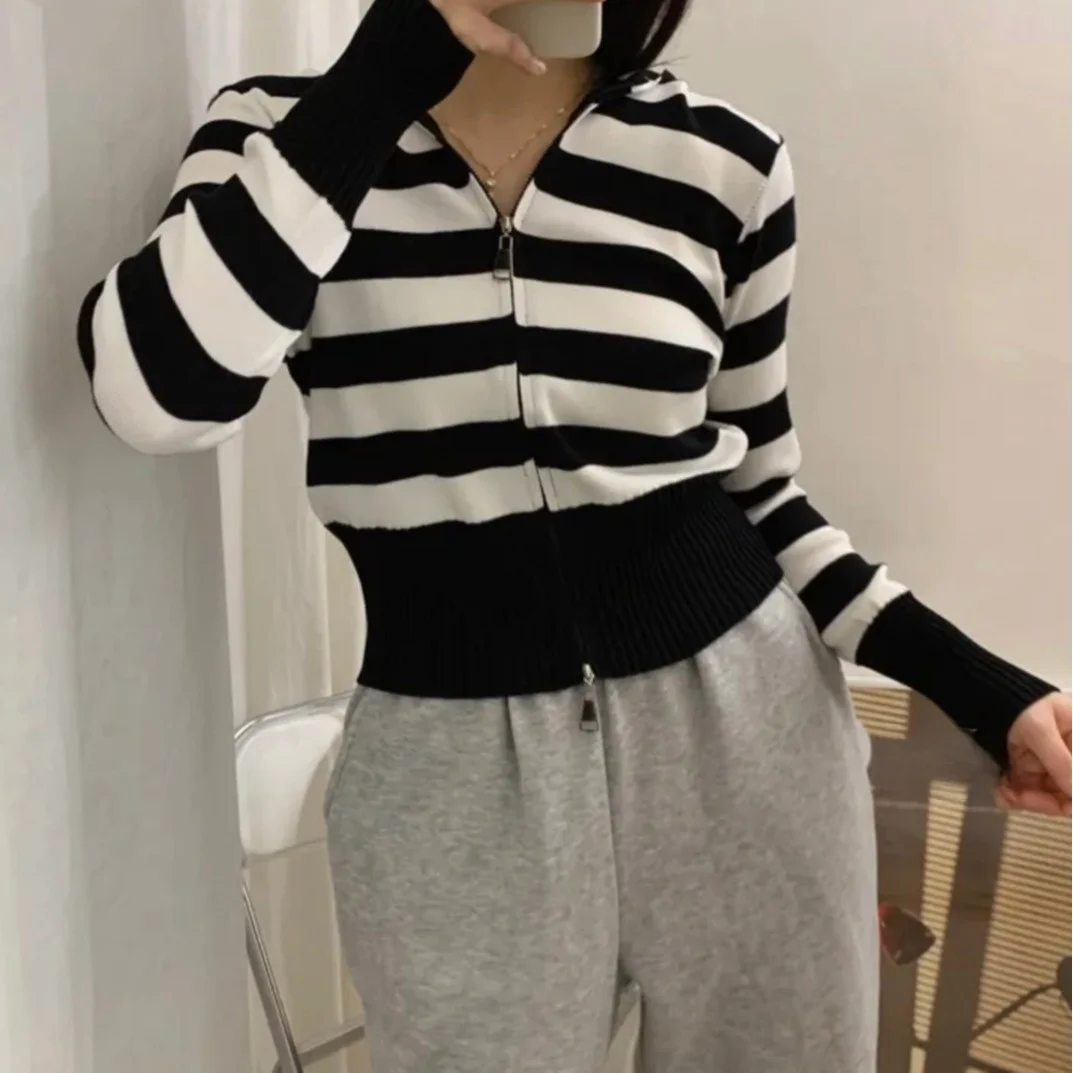 

Chic ort Knitted Hat Women's Sweater Double Zipper Slimming Faionable Cardigan Top for Ladies Winter Season Chinese Origin