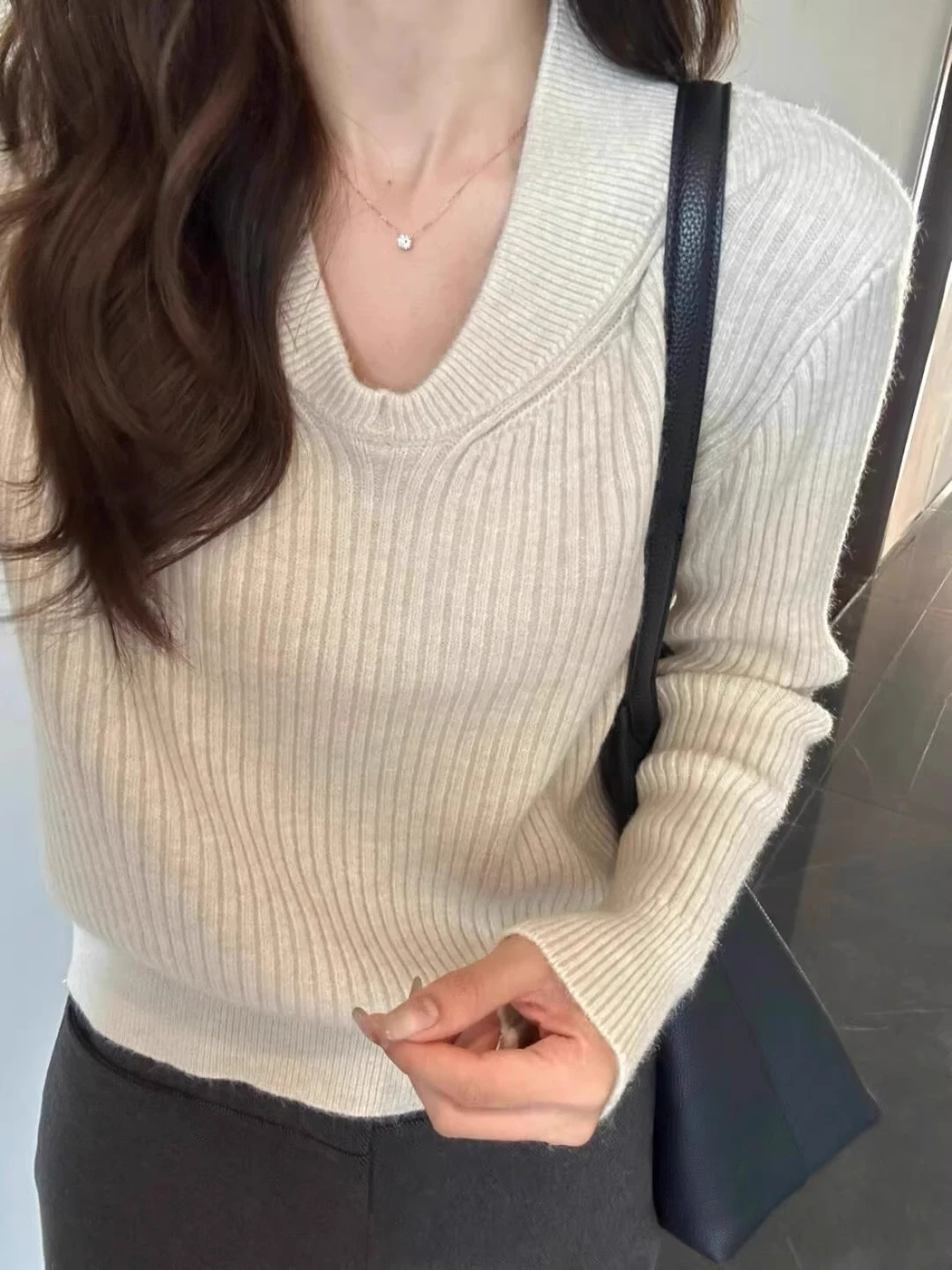 

Утепленный вязаный базовый топ для женщин, корейский стиль, V-образный вырез, осенне-зимний, модный, можно носить как самостоятельную вещь