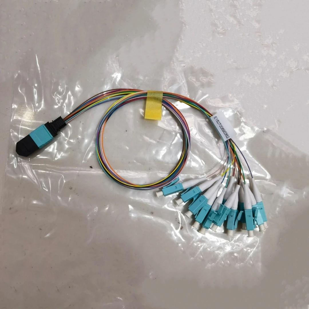 12C MPO-LC OM3 الألياف الطائر 30 سنتيمتر 6 / 8/ 12 / 24 النوى 0.9 مللي متر MPO/UPC أنثى ذكر نوع A B الألياف البصرية ضفيرة 0.3 متر FTTH ELINK