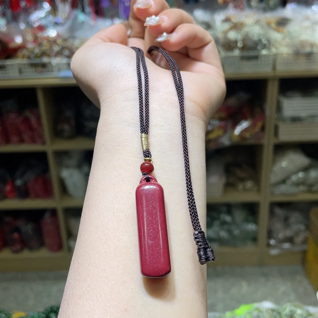 

Натуральный кристалл циннабара, подвеска из фиолетового золотого песка, изысканный модный аксессуар для мужчин и женщин.