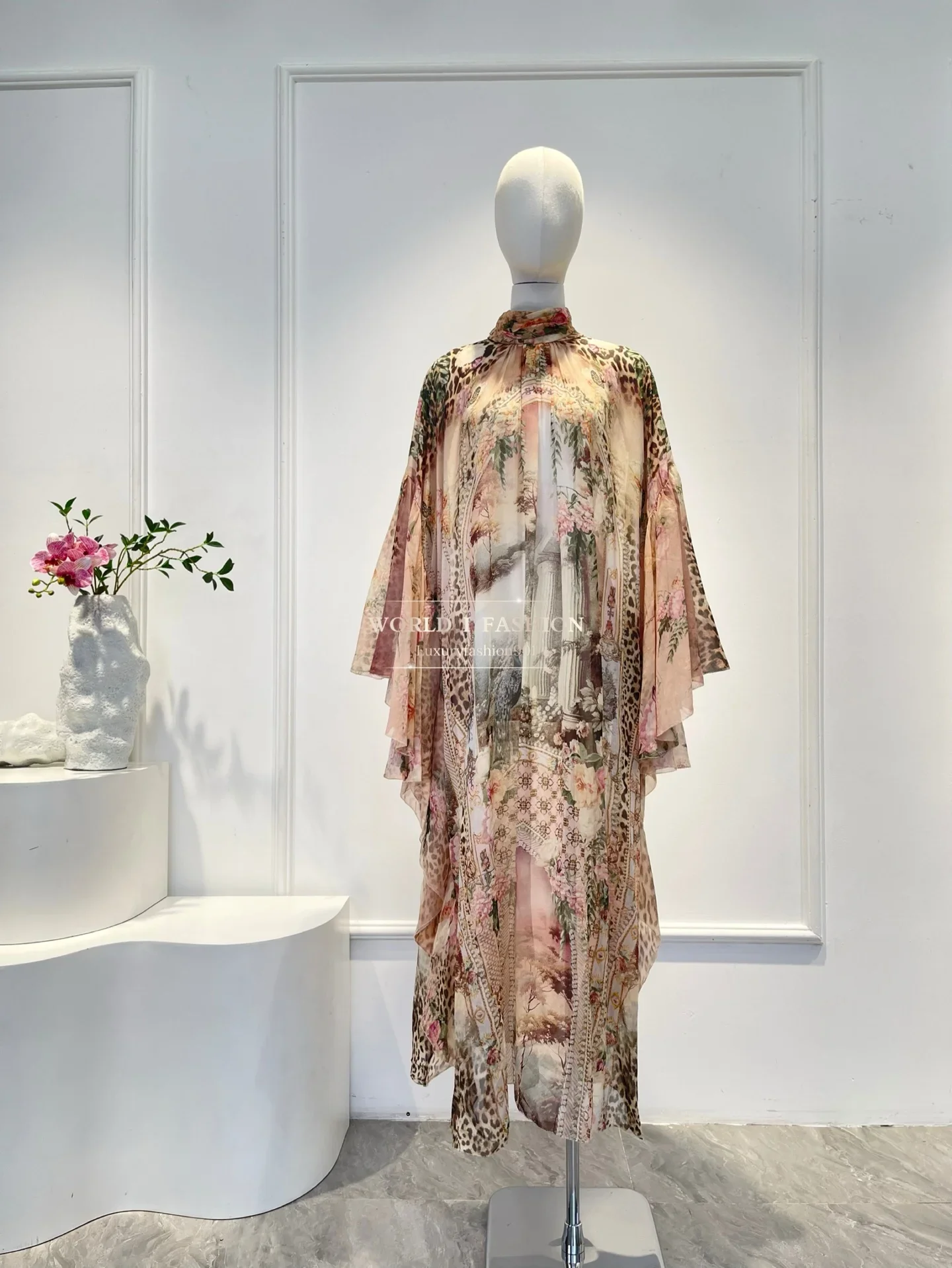 فستان متوسط الطول بأكمام طويلة وطبعة زهور وردية أنيقة جديدة لعام 2025 للنساء