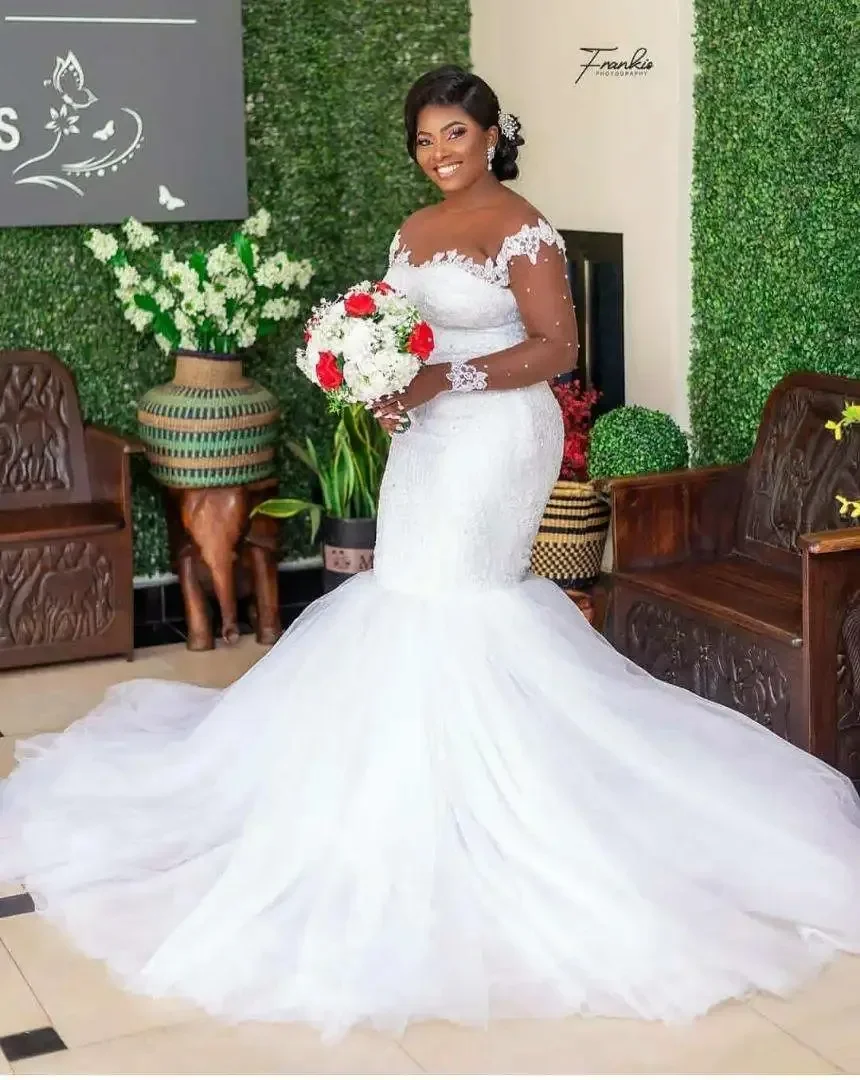 Maßgeschneidertes Brautkleid mit transparentem Ausschnitt, afrikanischen glänzenden Perlen und Applikationen, Robe De Mariée, Vintage-Brautkleid mit offenem Rücken und langen Ärmeln