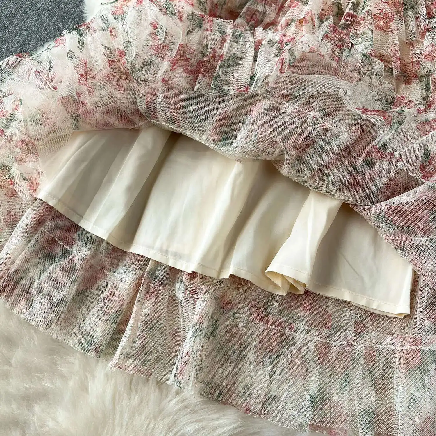 فساتين أنيقة فاخرة مكشكشة على شكل كعكة قميص نسائي للعطلات الصيفية مطبوعة بأكمام قصيرة فساتين سهرة بفيونكة منقط رداء الحفلات