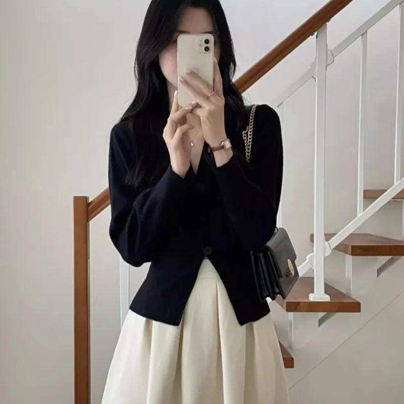 طويلة الأكمام محبوك بالأزرار قميص المرأة سترة معاطف الخريف الربيع موضة الإناث عادية مطاطا سترة تريكو القمم تريكو