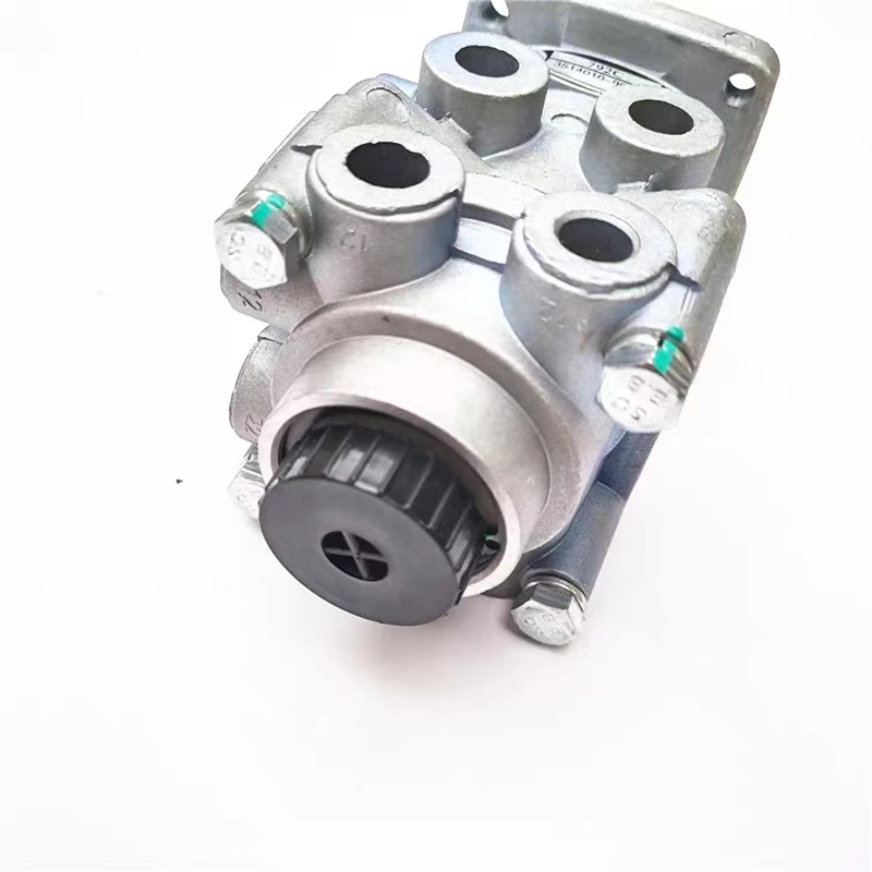 Applicable to Original Dongfeng Dragon Brake Master Cylinder Tianjin Power God Brake Valve 792C 3514010-90002