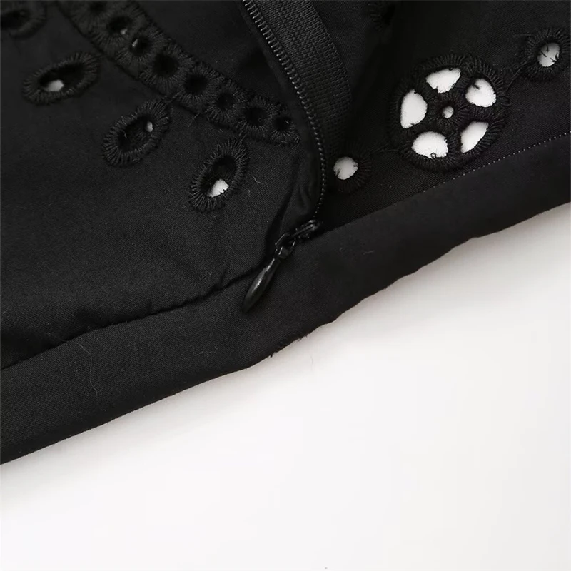 KEYANKETIAN 2025 letnie nowe damskie haftowane spodenki z dziurami wiatr wakacyjny boczny zamek błyskawiczny wysokiej talii cienkie Mini proste spodnie