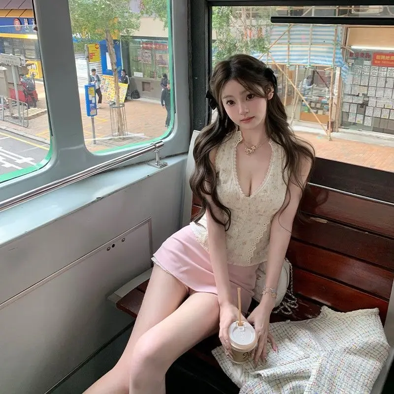 

Summer Wear Suit for Women Pure Desire Style Lace Halter Neck Top + Hip Skirt Two-piece Suit