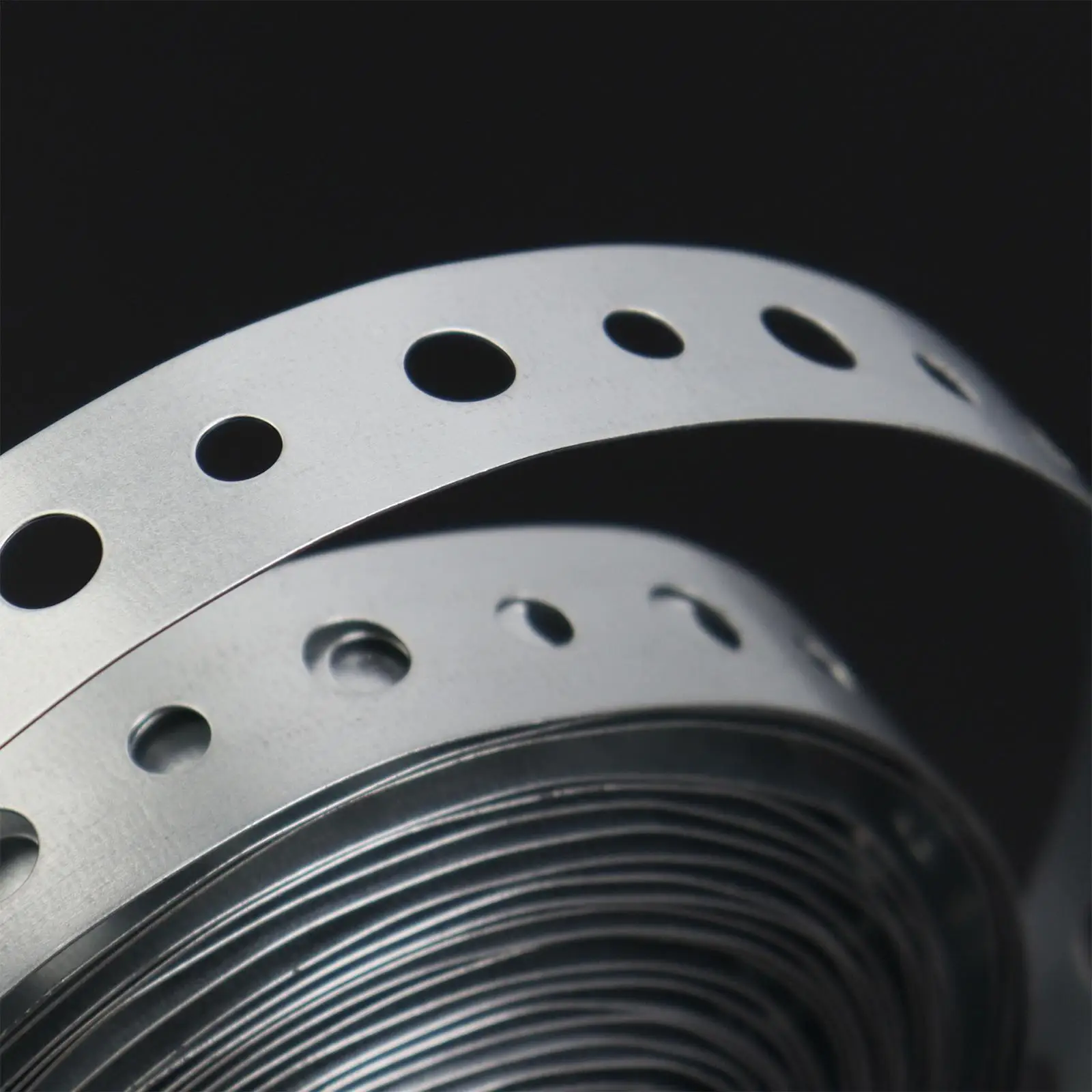 Perforated Galvanized Metal Strapping Roll 1.8cm Width for Secure Pipe Mounting and Versatile Building Applications