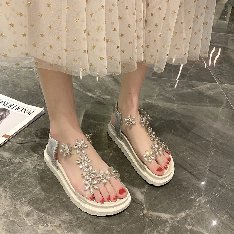 

Новинка 2023 года, элегантные сандалии со стразами и цветами, женские модные сандалии на массивной платформе с кристаллами, женские сандалии без шнуровки на высоком каблуке