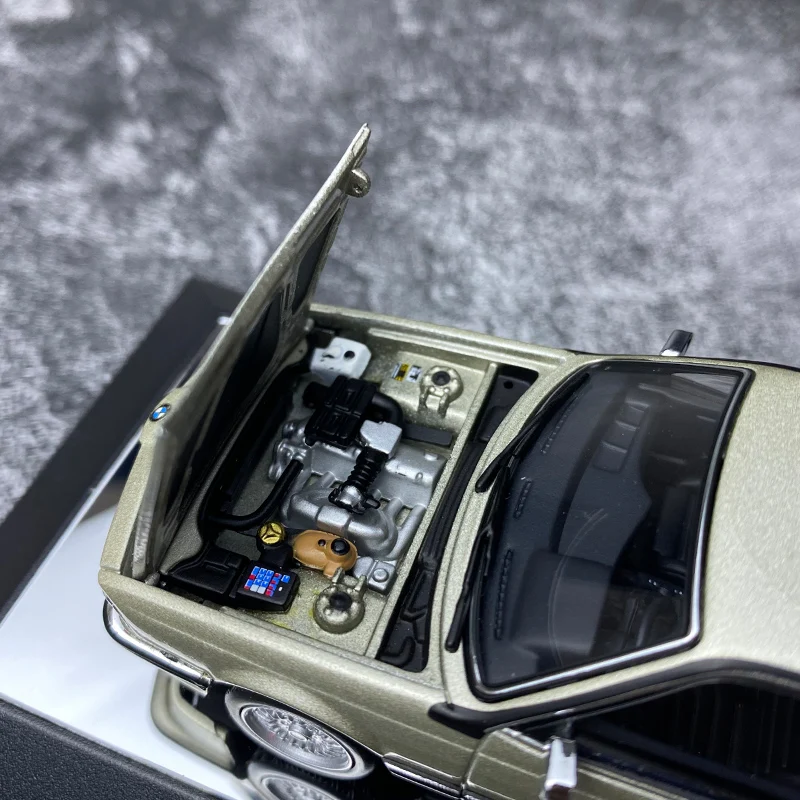 1/43 BMW M635CSi diecast alloy simulation static car model, children\'s collection of decorative toys, holiday gifts for children