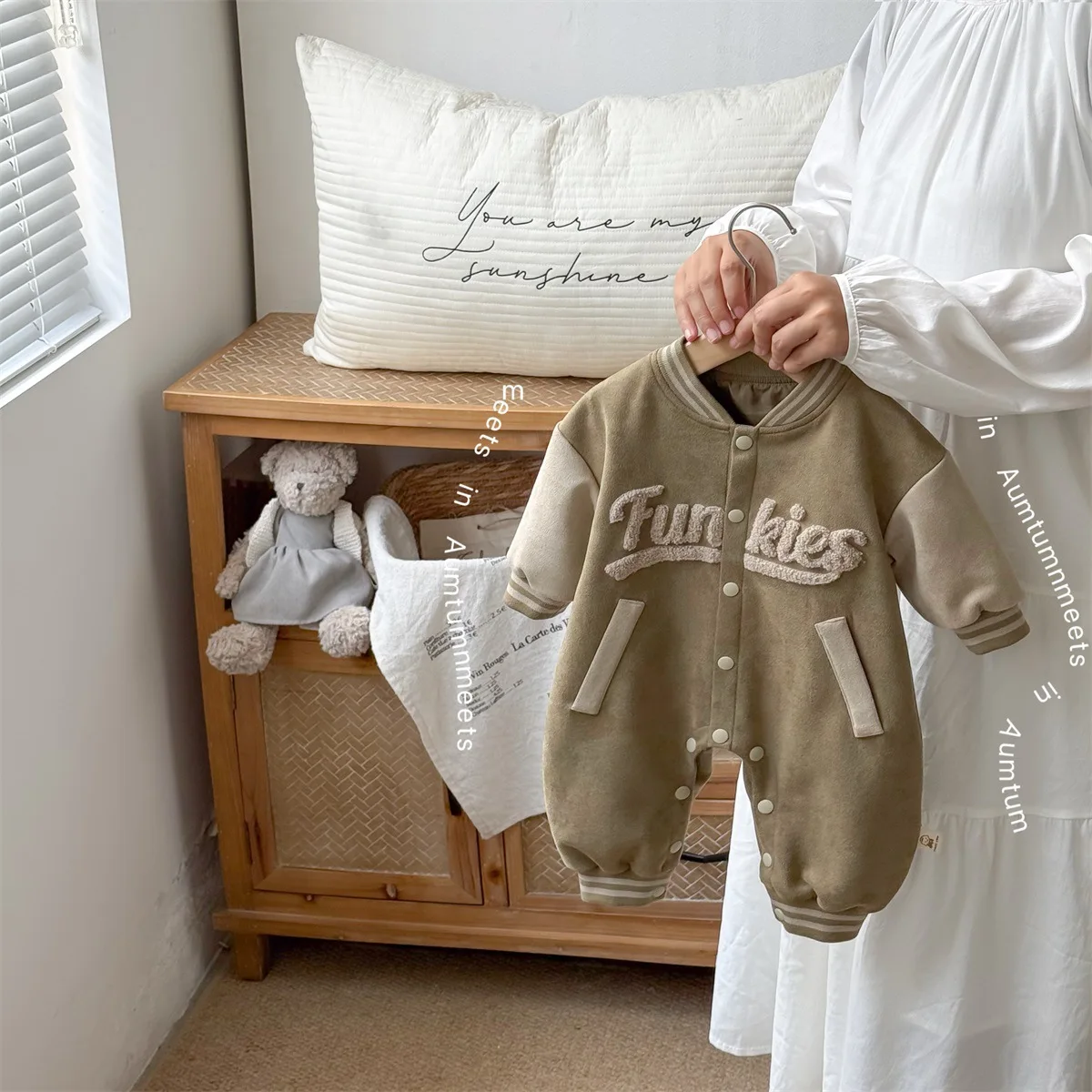 

Autumn Toddler Girls Rompers Round Neck Long Sleeved Newborn Girls Bodysuits Single Buttoned Pocket Infant Baby Girls Jumpsuits