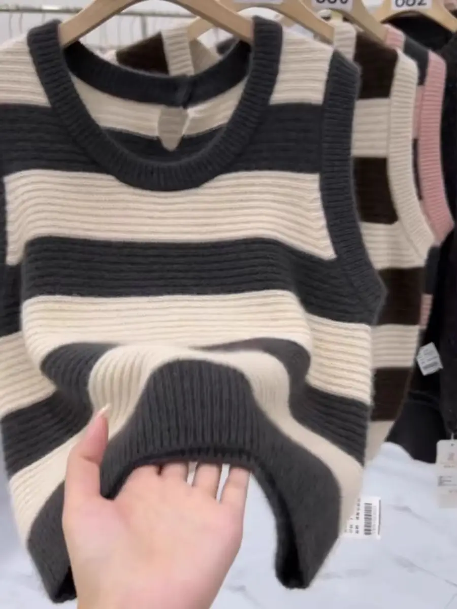 

Autumn new spicy girl vest round neck striped college style fashionable versatile sweater vest millennium style