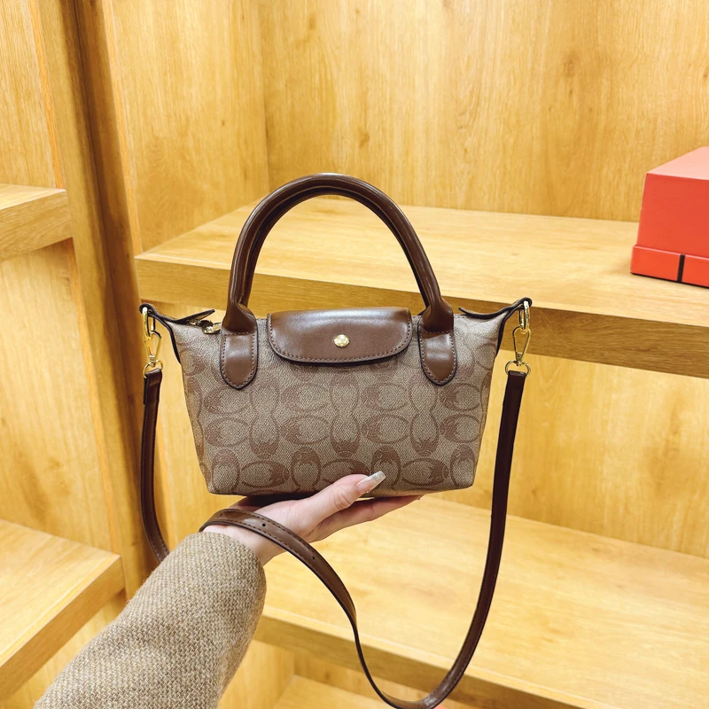 حقيبة نسائية 2025 حقيبة كروس كلاسيكية للنساء حقيبة يد فاخرة مصممة حقيبة كتف عالية الجودة حقيبة طباعة حروف عصرية