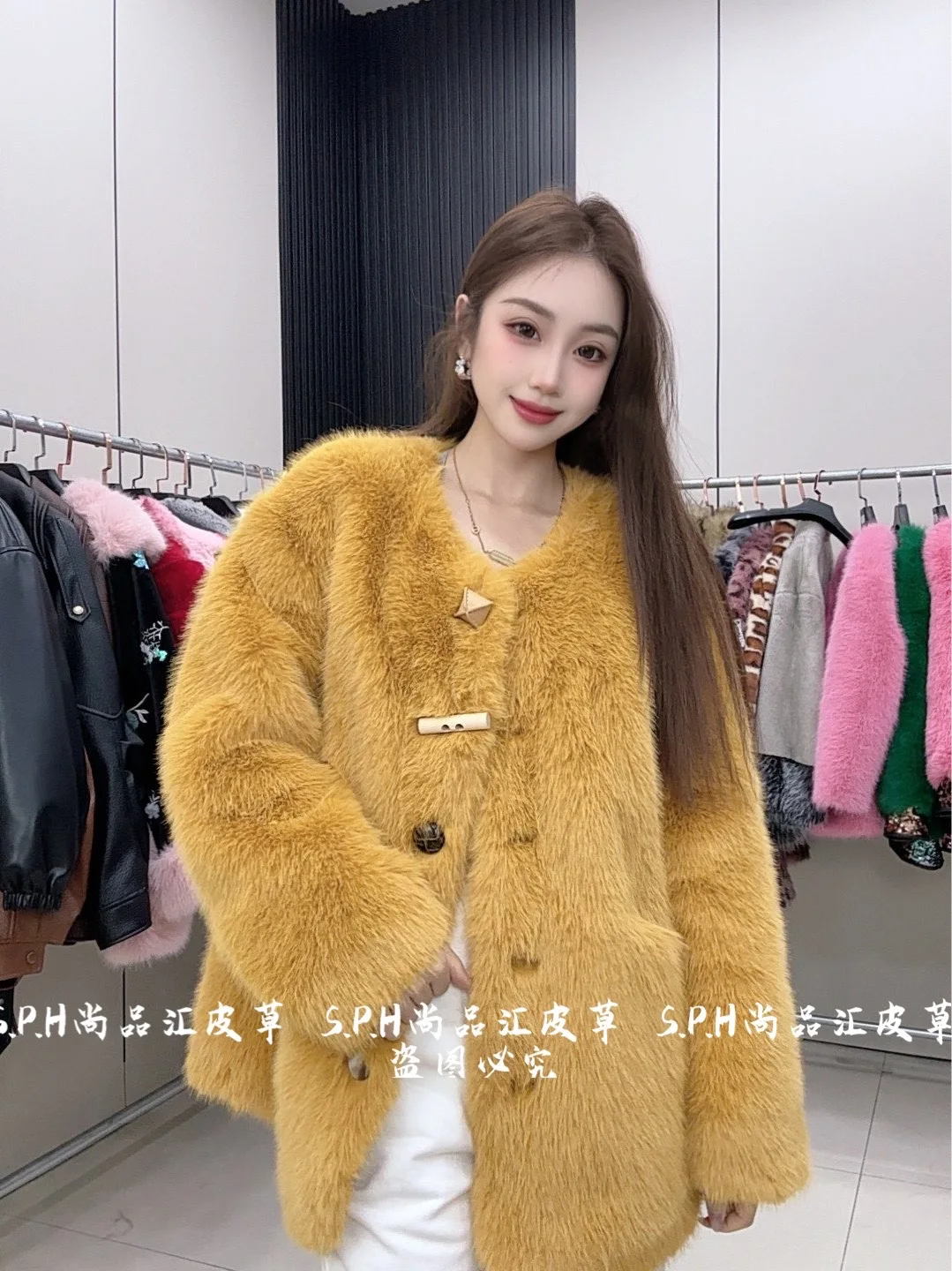 Winter New Women's Soft Comfortable Thickened Design Slimming Furry Coat Popular Design Long-sleeves Single-breasted Faux Fur