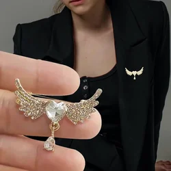 คริสตัล Angel Wings เข็มกลัด Rhinestone Heart Lapel Pin Coat เสื้อกันหนาวอุปกรณ์เสริมสําหรับภรรยาแม่เพื่อนเครื่องประดับของขวัญ