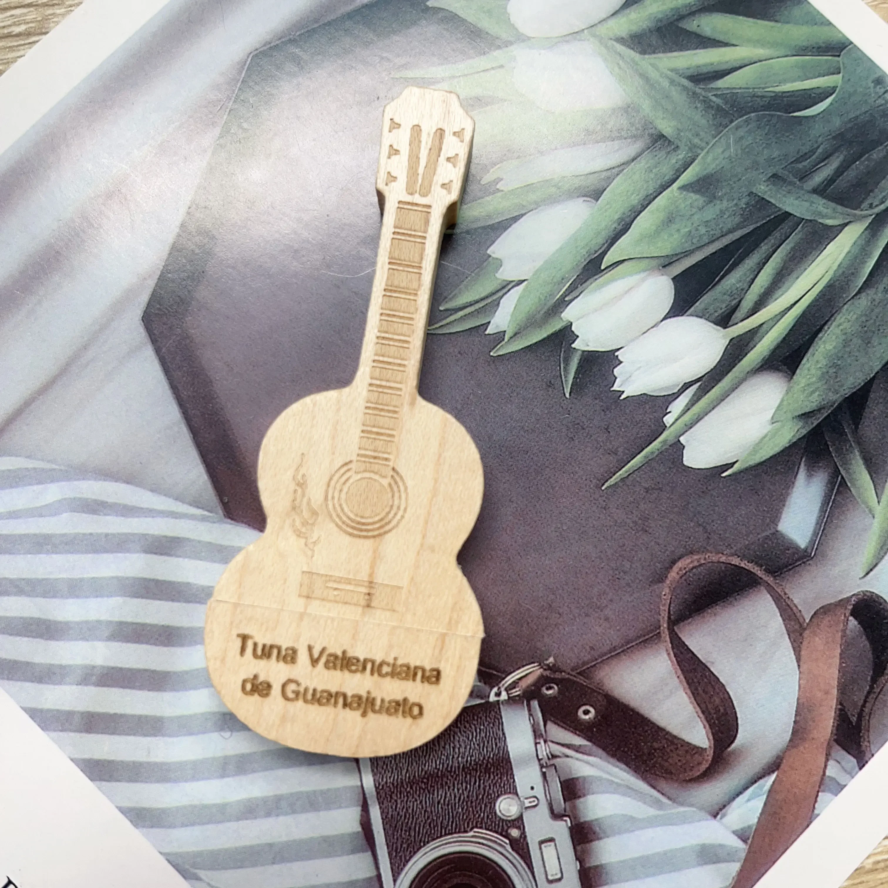 50 unids/lote unidad Flash USB de guitarra de madera 128GB logotipo personalizado gratis Pen Drive 64GB memoria de buena memoria de madera regalos creativos disco U 32GB