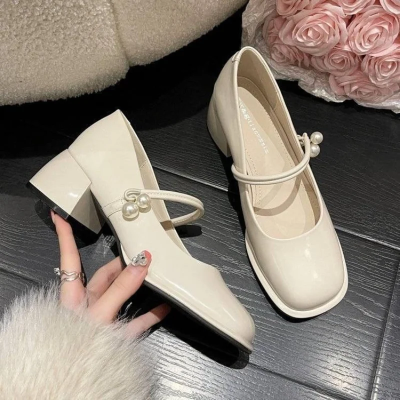 Buty dla kobiet 2024 Square Toe White Pearl Black na średnim obcasie Letnie obuwie damskie Popularne Young Beau Today na wyprzedaży Y2k