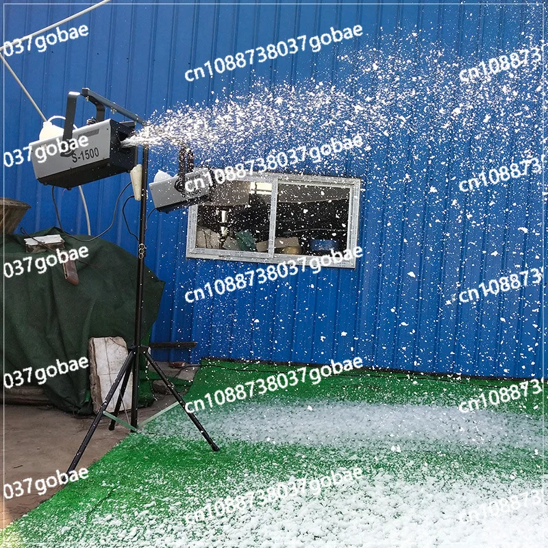 Small snow making snowflake machine Snow spraying simulation stage Outdoor performance Christmas wedding snow machine