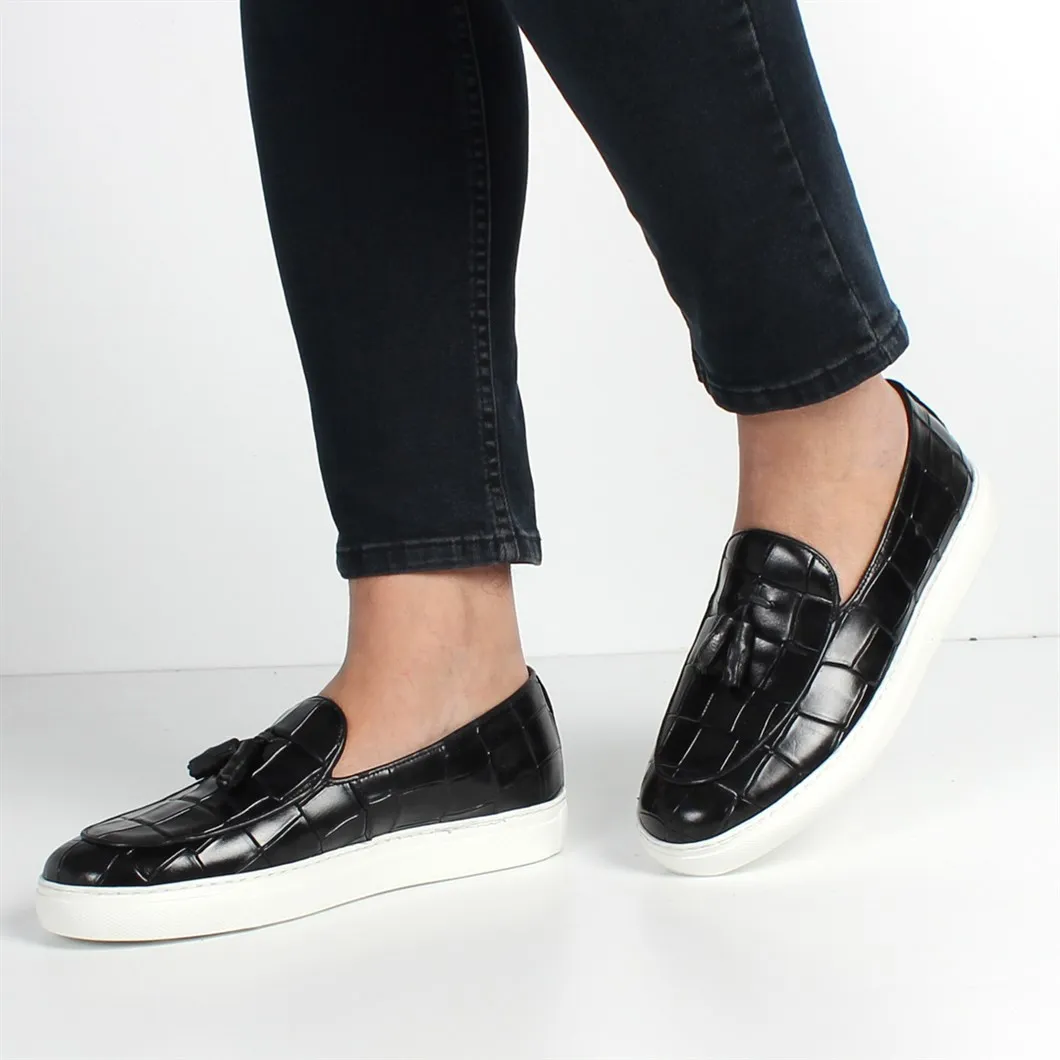 Sepatu Kulit Pria Bermotif Hitam 675-