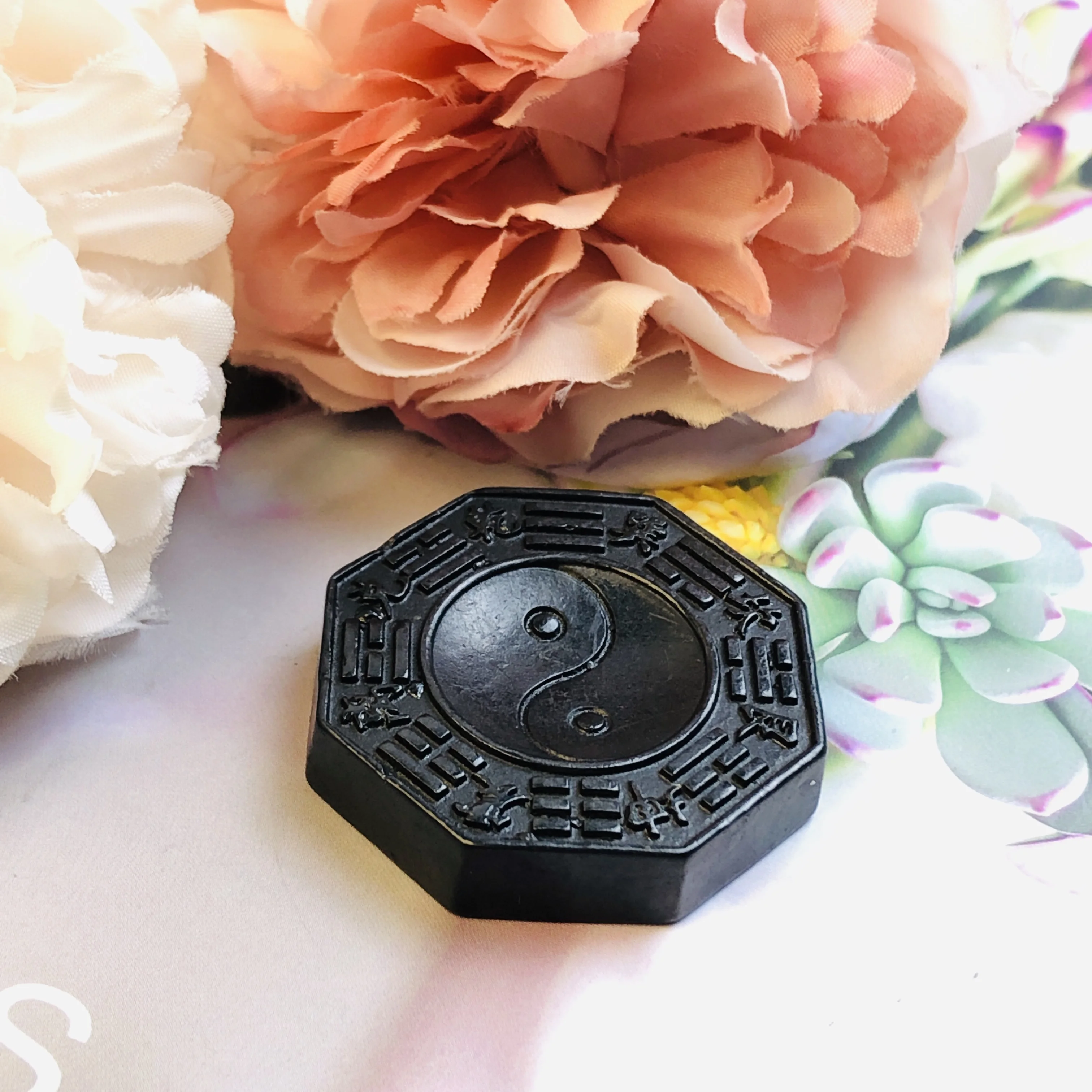 Yin Yang Shungite Base - Octagonal Shungite Stand for Energy Balance and Feng Shui Protection