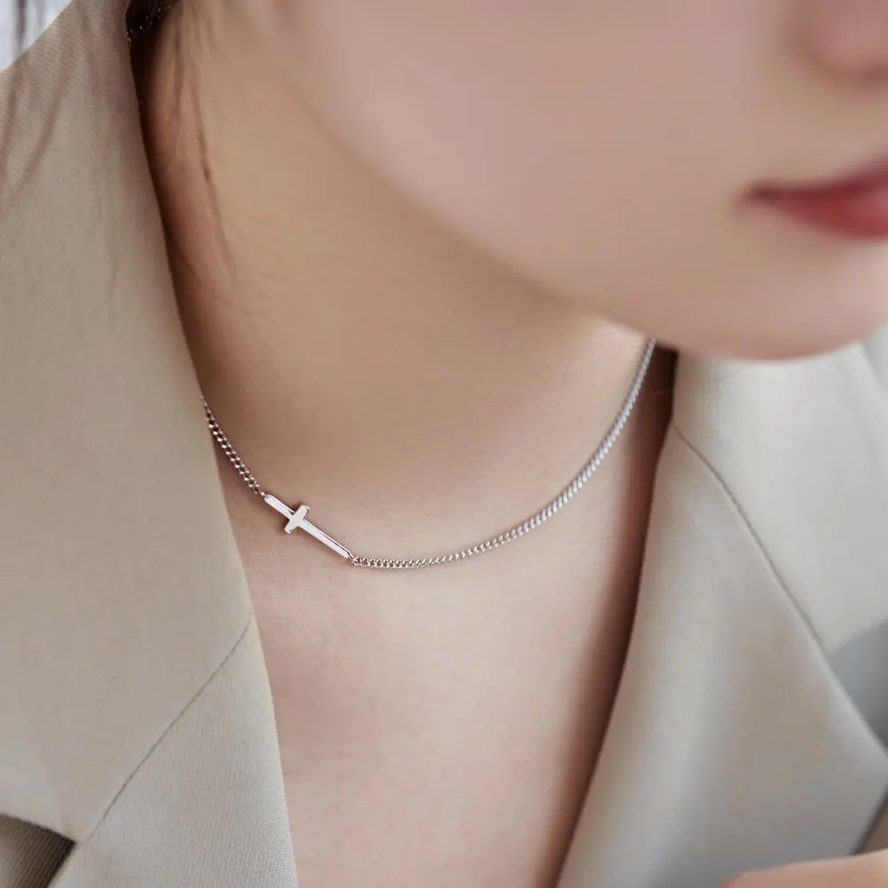 Japanese and Korean S925 Full Body Pure Silver Necklace with Personalized Cross, Simple Design, Cold and Unusual Style