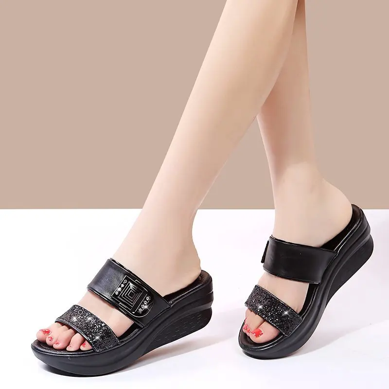 Kapcie damskie Casual Sling Backs kliny damskie sandały brokatowa platforma wygodne kapcie 2024 nowa wiosna lato slajdy damskie