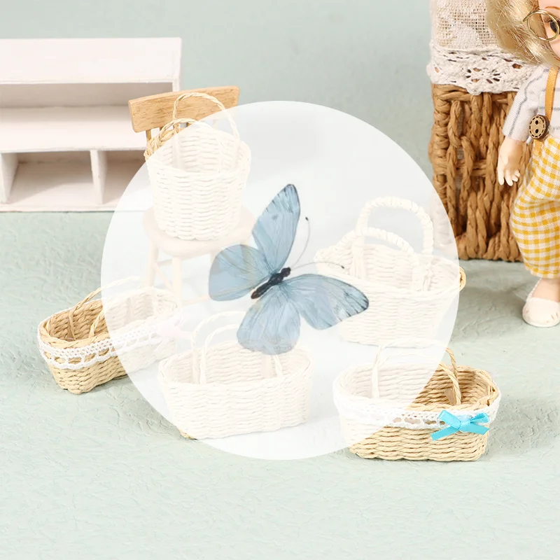 

Очаровательная миниатюрная крошечная корзина из ротанга для кукол и кукольных домиков