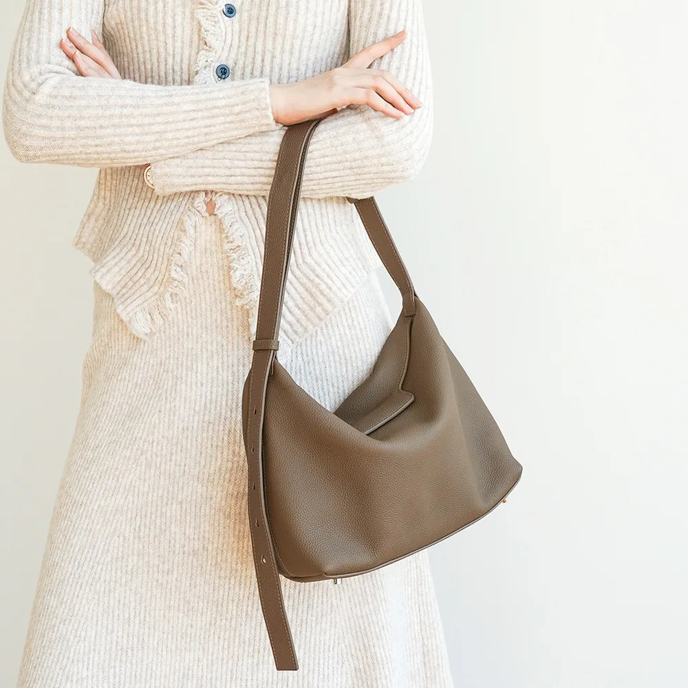 

Универсальная повседневная сумка из натуральной кожи высшего качества с большой вместимостью для хранения, классический нишевый дизайн для женщин.