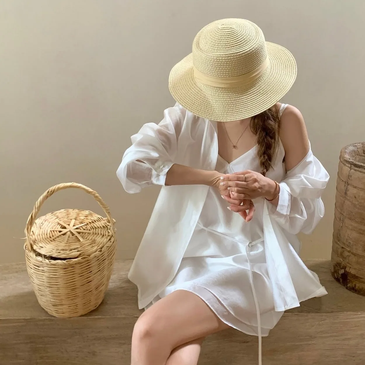 

Spring Summer New Simple V-neck Strap Shirt Two-piece Set Lightweight Versatile for 18-25 Years Old Women Fashionable Ensemble