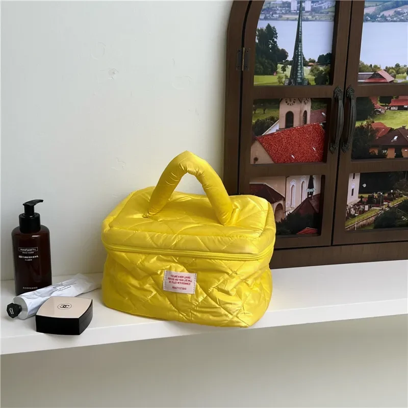 กระเป๋าแต่งหน้า tas kosmetik 2023แฟชั่นใหม่สำหรับความจุขนาดใหญ่สำหรับผู้หญิงกระเป๋าเข้าห้องน้ำสีทึบลำลองแบบพกพาเรียบง่าย