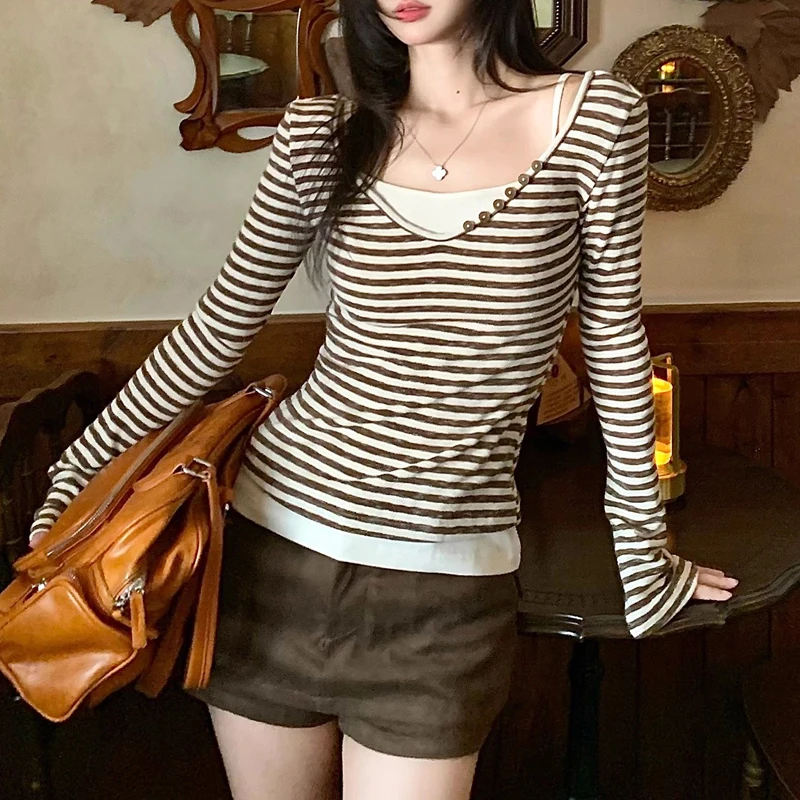 

Женский топ два в одном в полоску с расклешенными рукавами