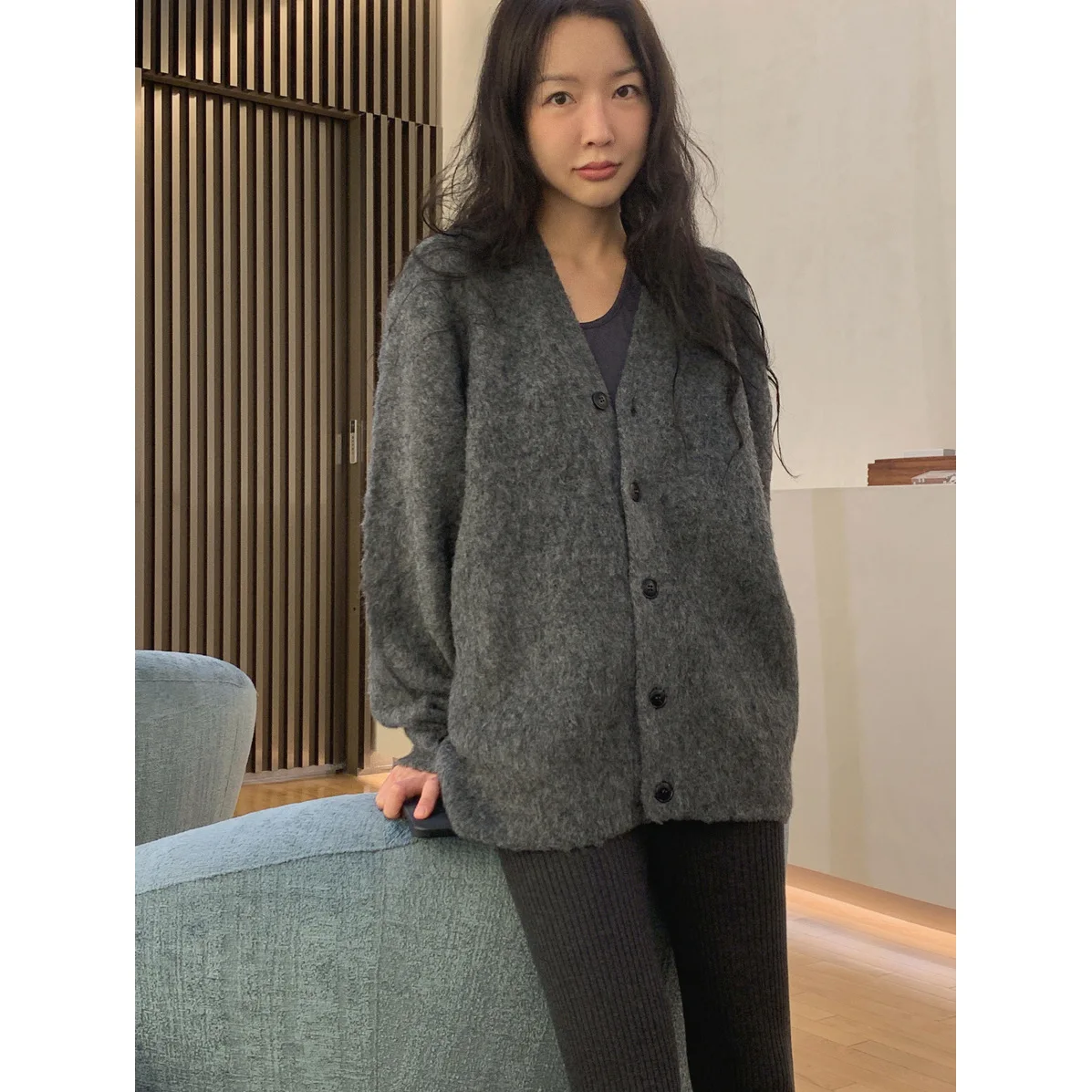 

Мягкий уютный V-Ne свободный женский вязаный свитер пальто Dongda Gate детский соус осеннее новое поступление кардиган на пуговицах