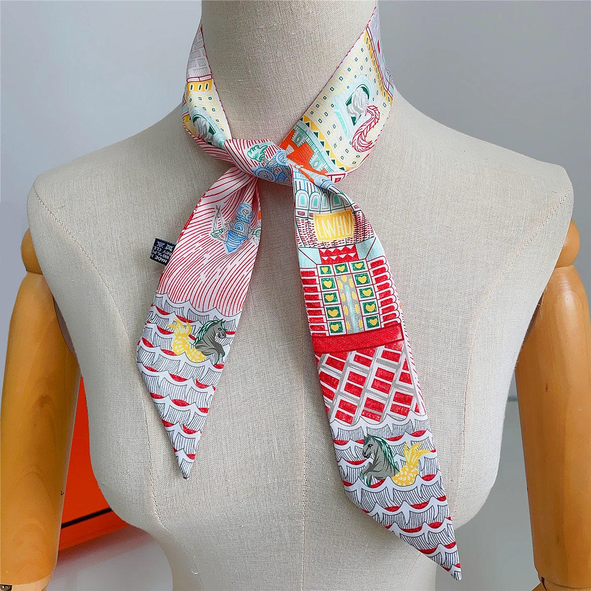 Brand Design Twill 100% Silk Scarf Luxury Palace Horse Fashion Scarf Women Foulard Skinny Bag Scarves Neckerchief Hair Headband