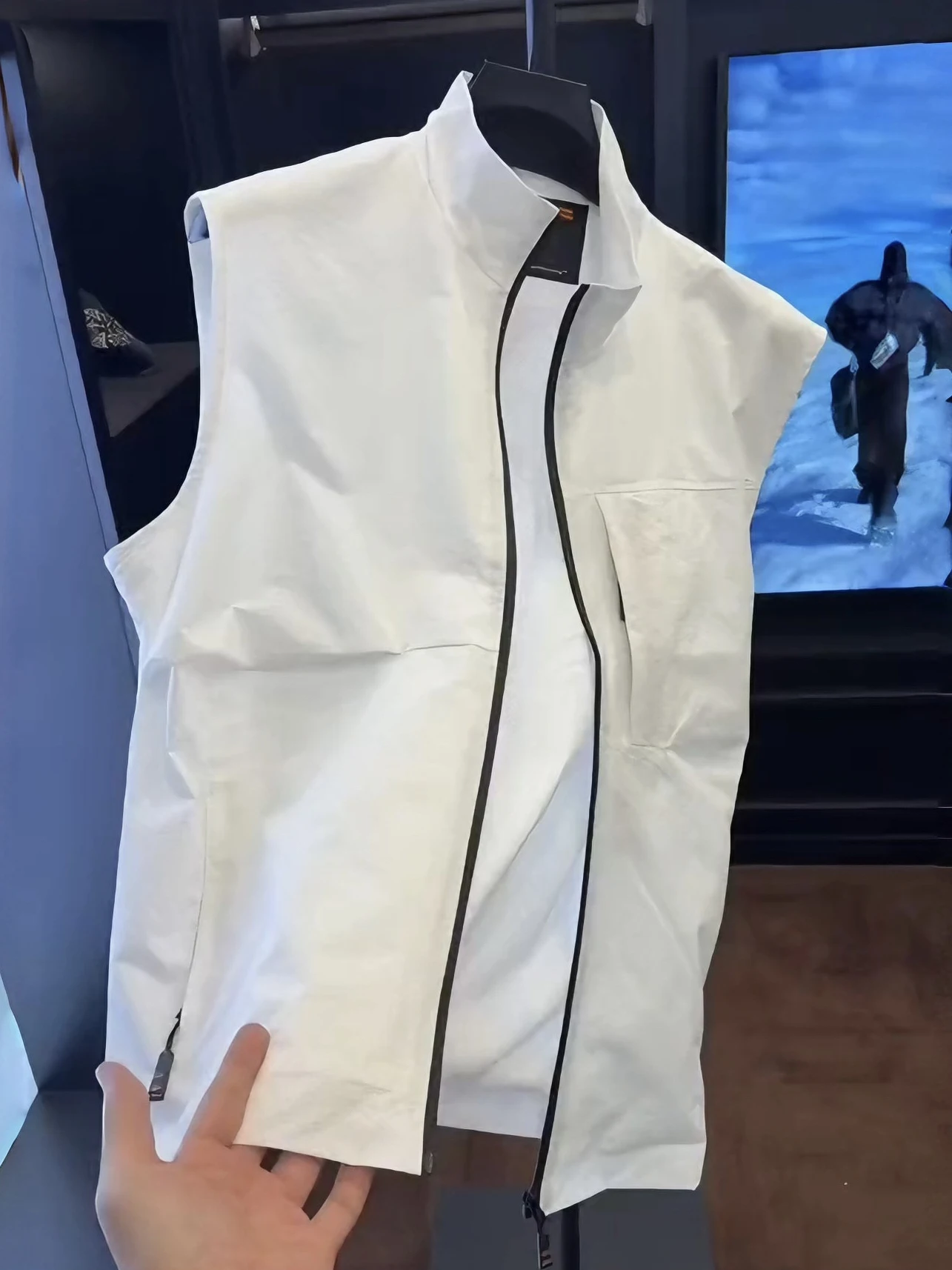 

Men's Summer Thin Multi-Pocket Workwear Stand Collar Vest Jacket Casual Lightweight Quick Dry Breathable Outdoor Polyester Fiber