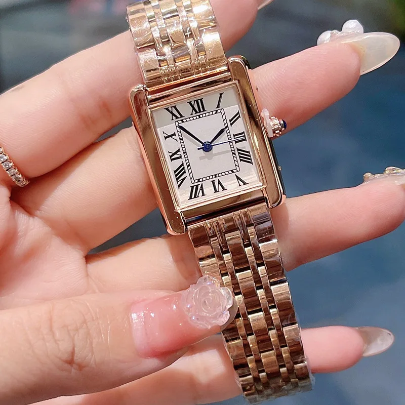 ​ ​ 2025 ساعة كوارتز مربعة أنيقة للنساء خفيفة الوزن سوار فولاذي غير قابل للصدأ كريستال الياقوت مقاومة للماء 30 متر الحد الأدنى