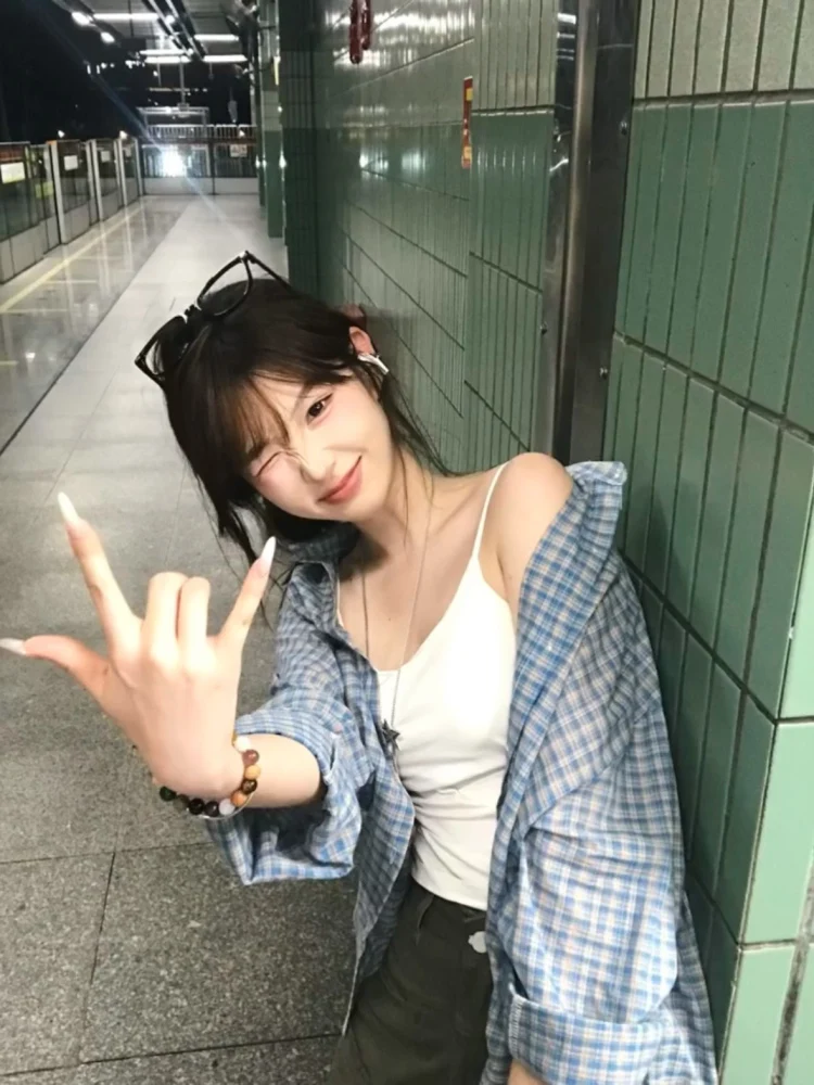 เสื้อคลุมคาร์ดิแกนแขนยาวลายสก็อตสีน้ำเงินสไตล์เกาหลีทรงหลวมสำหรับผู้หญิงใส่ในฤดูร้อน ปกคอตั้ง ป้องกันแสงแดด