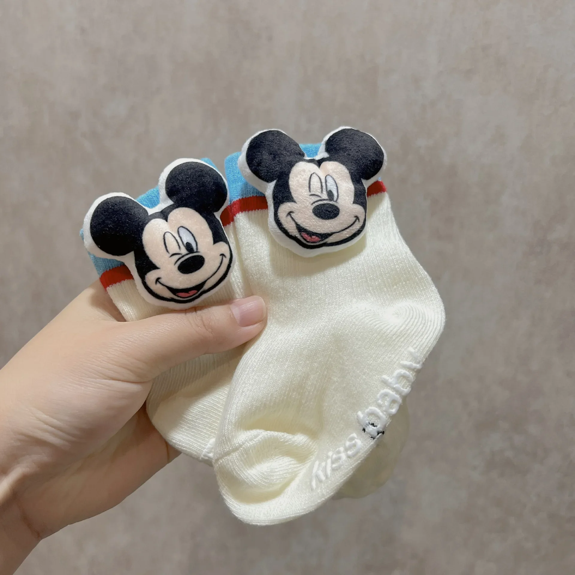 Disney-Calcetines de algodón antideslizantes para bebé, medias suaves con dibujos animados de Mickey, Minnie, Kawaii, decoración para otoño, regalos de cumpleaños