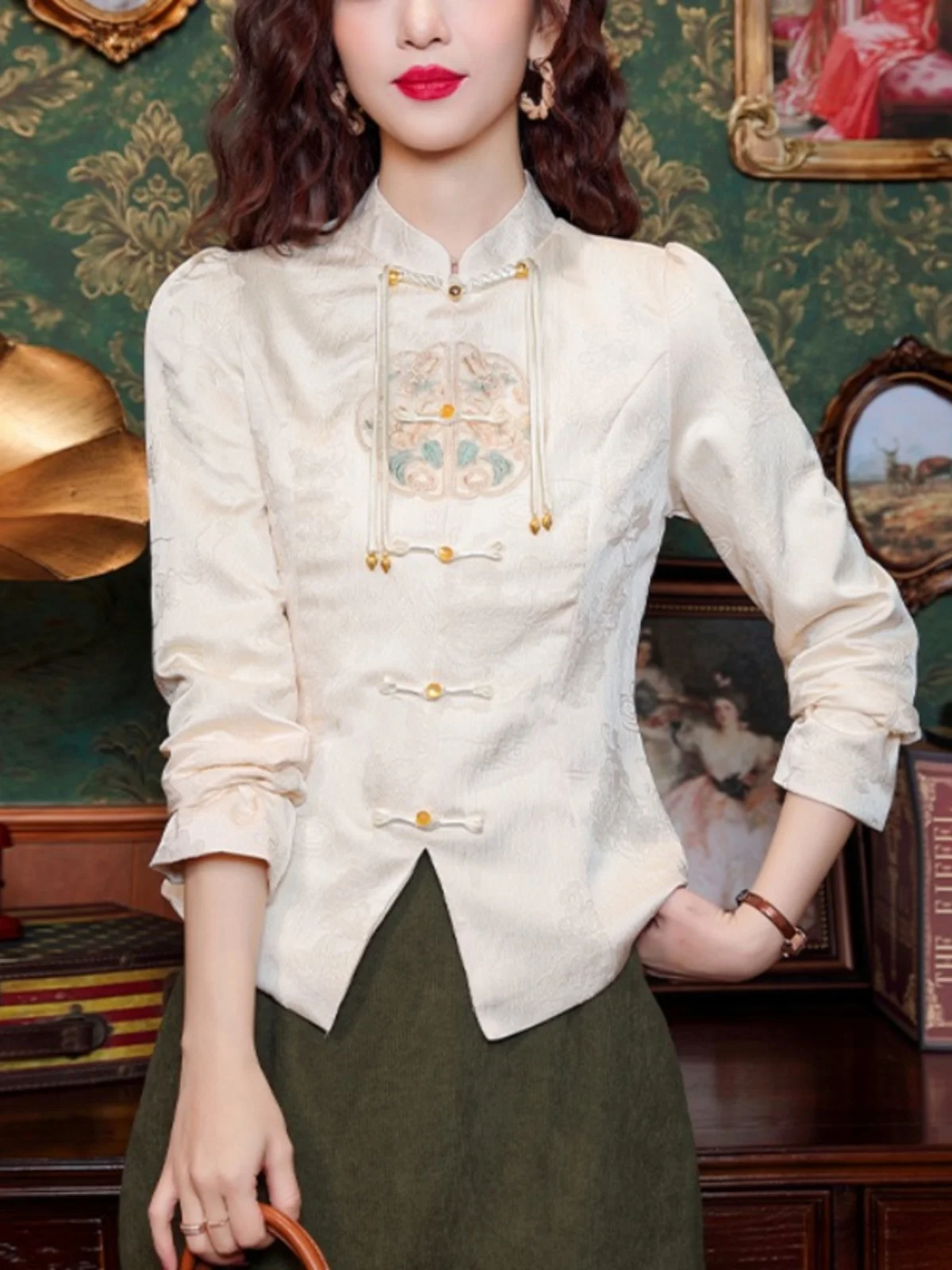 

Новая китайская вышитая базовая кофта для женщин, весна-осень, свободный крой, длинный рукав, воротник-стойка, полиэстер, открытая модель