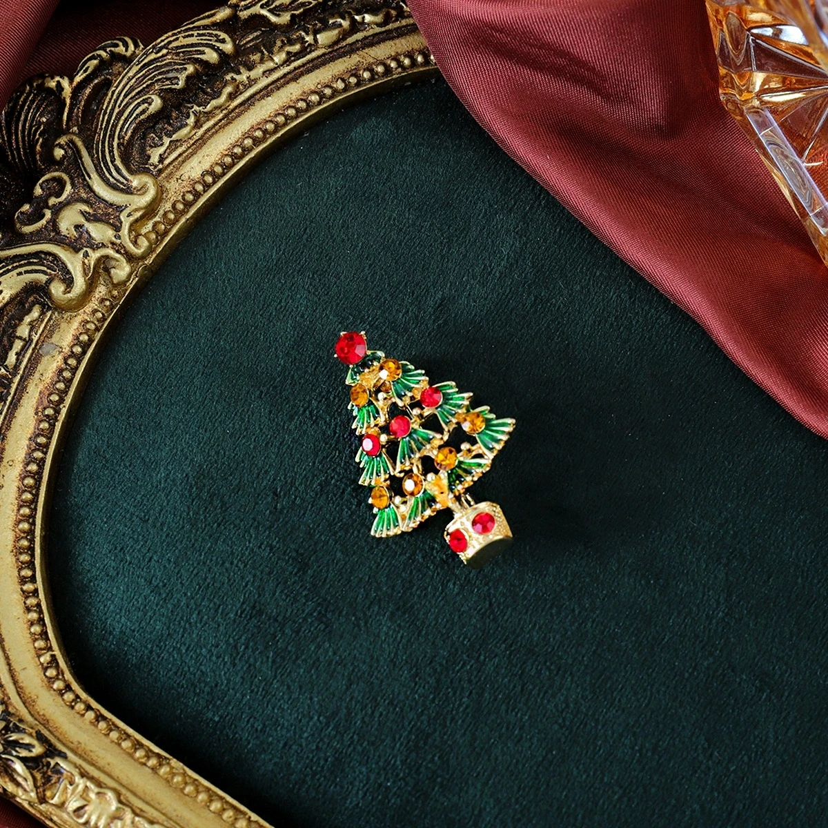 Wish popular European and American fashion new hollow out clothing creative Christmas tree brooch