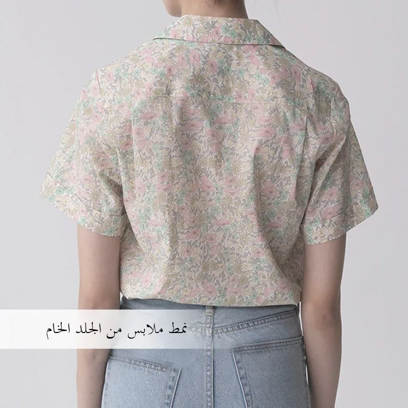 قميص نسائي بياقة على شكل V مع نمط مطبوع، خدمة تصميم ملابس مخصصة باستخدام ورق الجلد، قصة عادية لفصل الصيف
