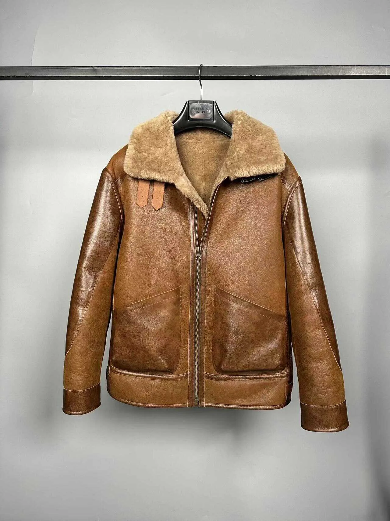 

New 2024 Factory Man Original Fur One Leather Real Fur Barton American Vintage Flight Suit Winter Warm Men's Fur Brown Coats