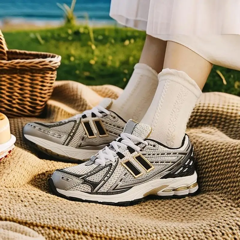 موديلات الخريف والشتاء للرجال والنساء أحذية أبي فضية على شكل حرف N 1906 أحذية جري رياضية للزوجين كاجوال