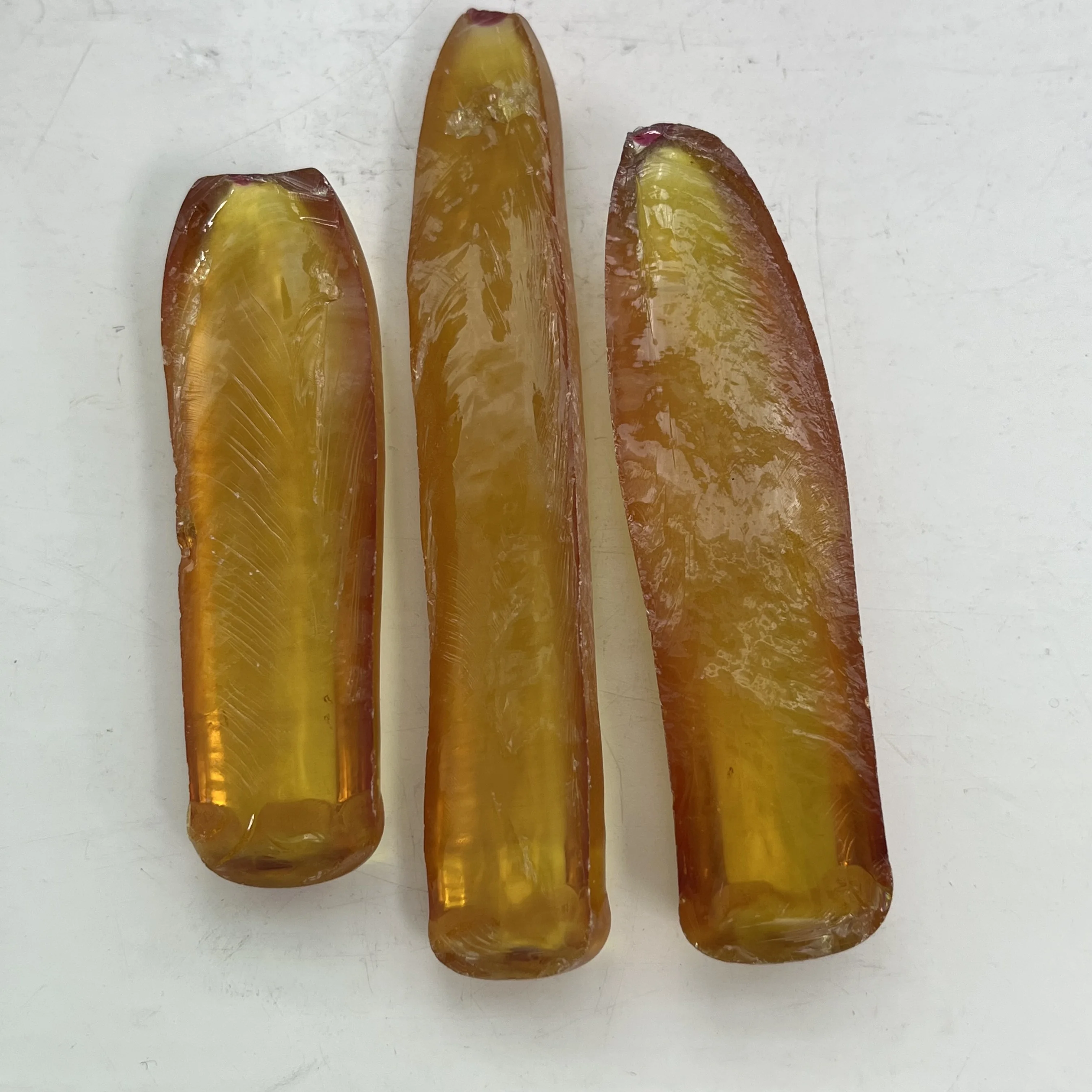 

Желтый сапфир Необрезанный камень Синтетический корундовый грубый