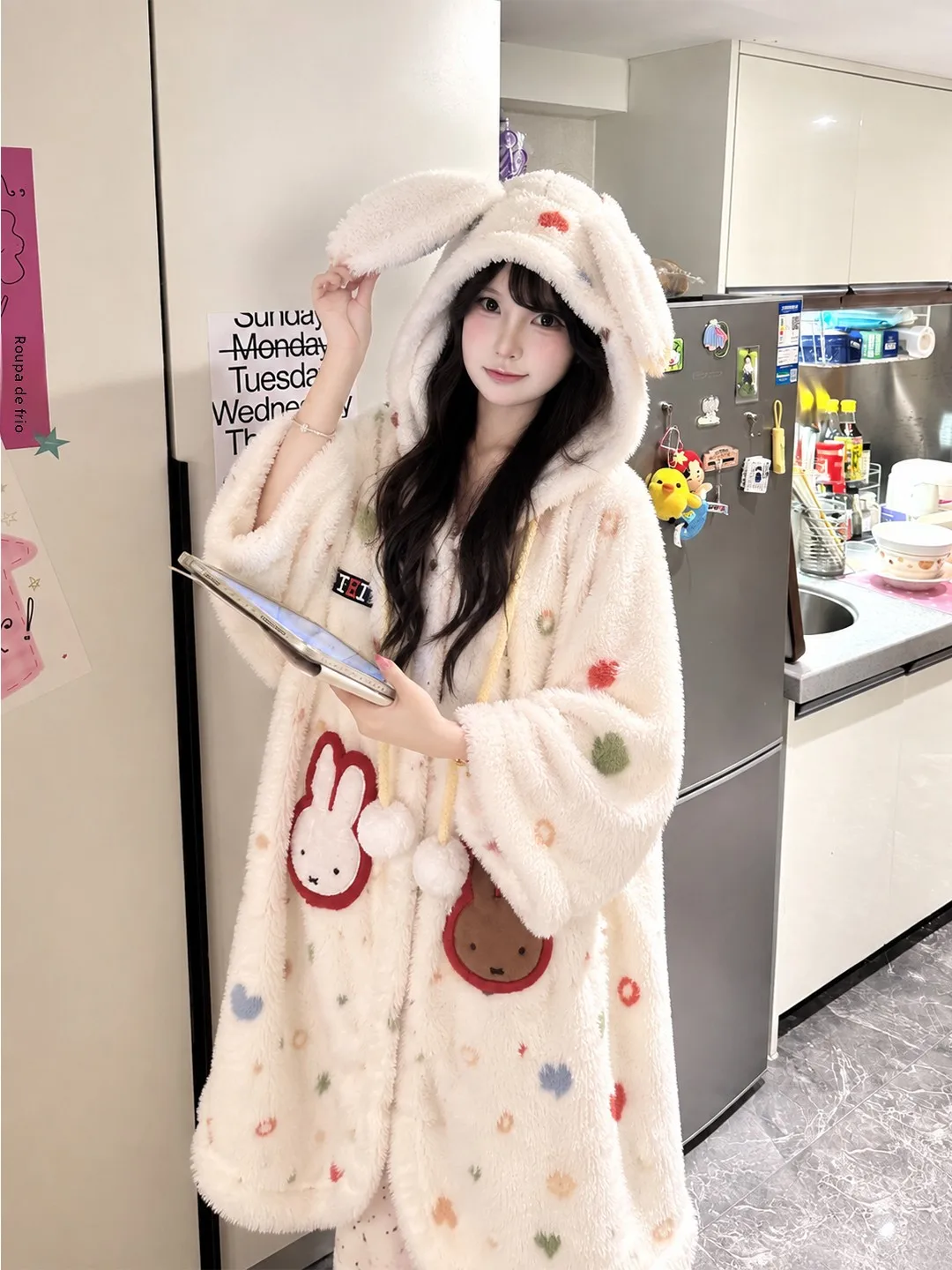vestaglia-da-notte-con-cappuccio-in-pile-di-corallo-spesso-modello-lungo-con-motivo-a-cartone-animato-ideale-per-l'autunno-e-l'inverno-abbigliamento-da-casa-per-donna
